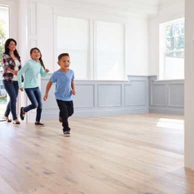 Hispanic,Family,Viewing,Potential,New,Home